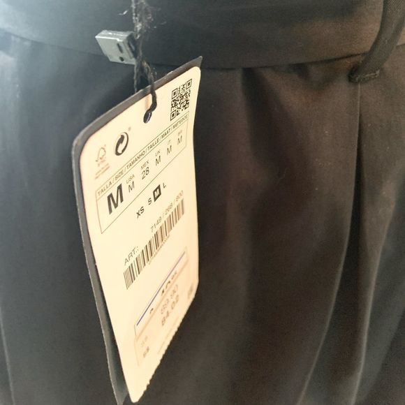 ZARA BLACK A-LINE PLEATED SKIRT WITH BELT | NEW WITH TAGS | NO FLAWS | MEDIUM - Picture 10 of 11